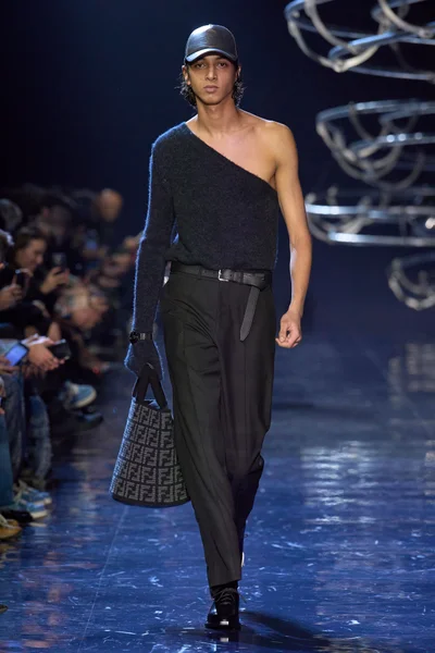 Look 25